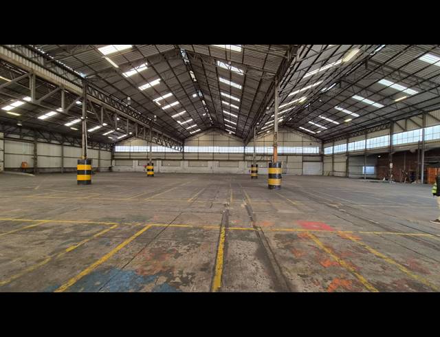 2,641M² WAREHOUSE TO LET IN LILIANTON